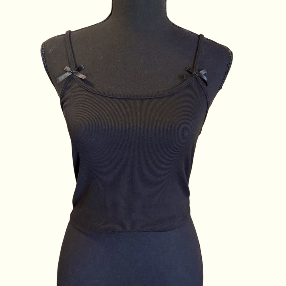 Women juniors DAZY black tank top with black bows in a size XL